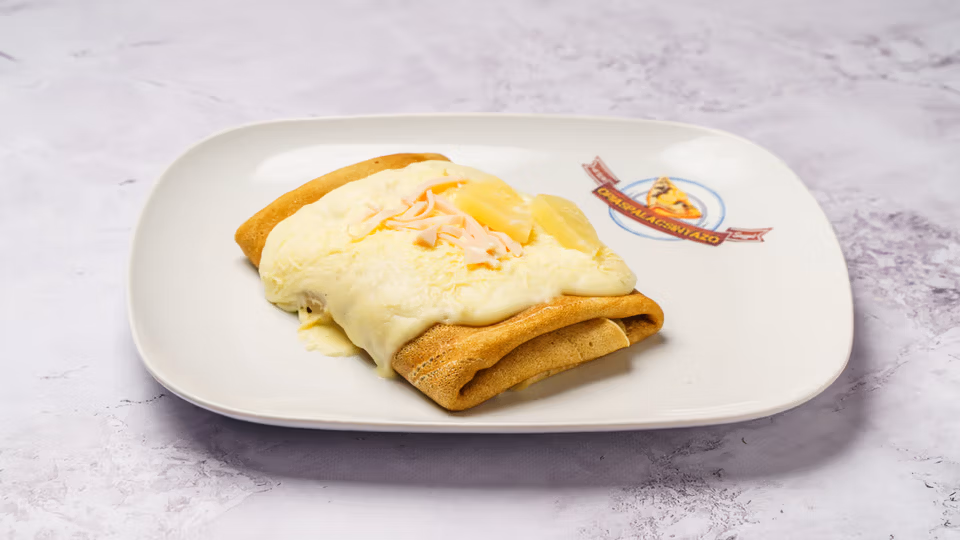 Csirkés Ananászos Óriáspalacsinta Sajtmártással